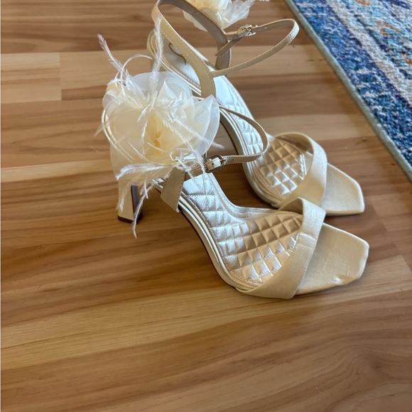 Sam Edelman Leana Flower Strap Heel in Ivory Size 9.5 New - Picture 8 of 10